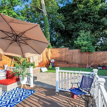 Bright Stylish Hidden Gem In Washington Dc With King Bed 75Inch Tv And Free Parking Villa Exterior photo