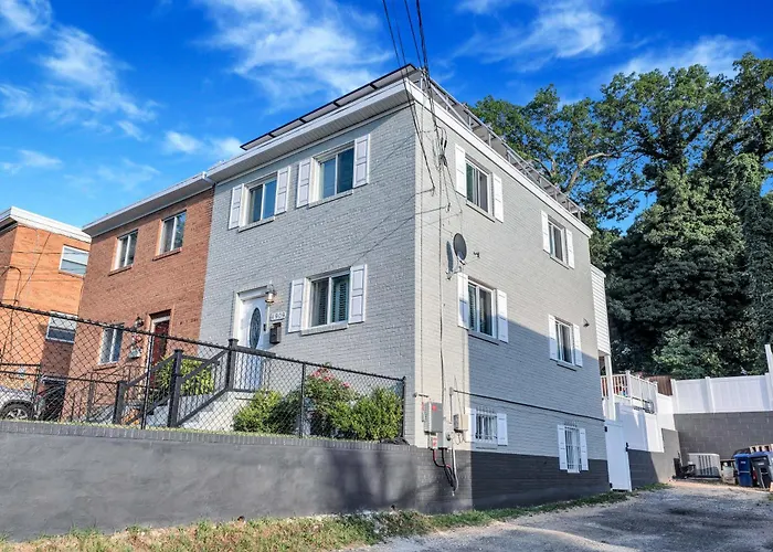 Bright Stylish Hidden Gem In Washington Dc With King Bed 75Inch Tv And Free Parking