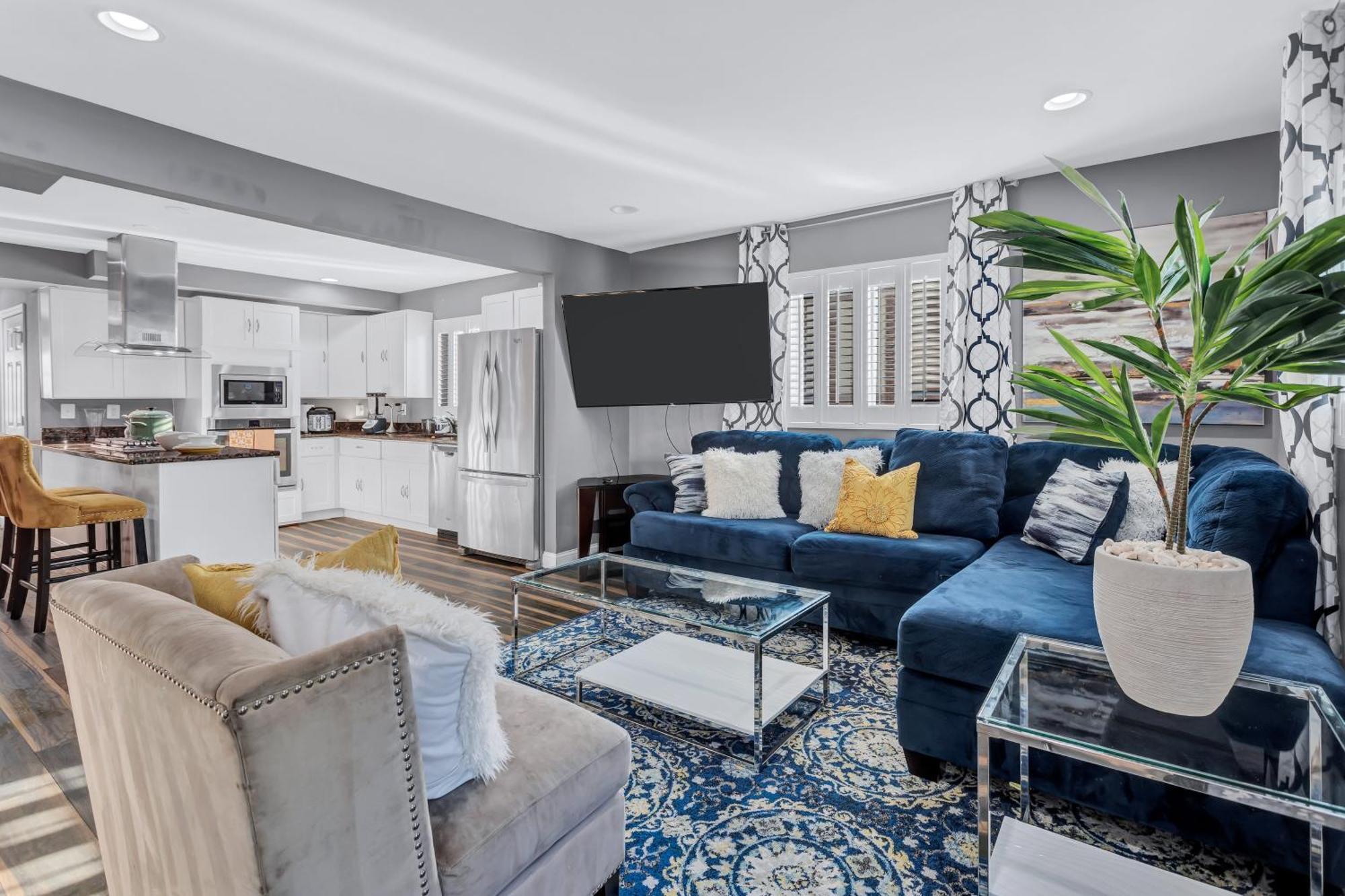 Bright Stylish Hidden Gem In Dc With King Bed 75inch Tv And Free Parking Villa *